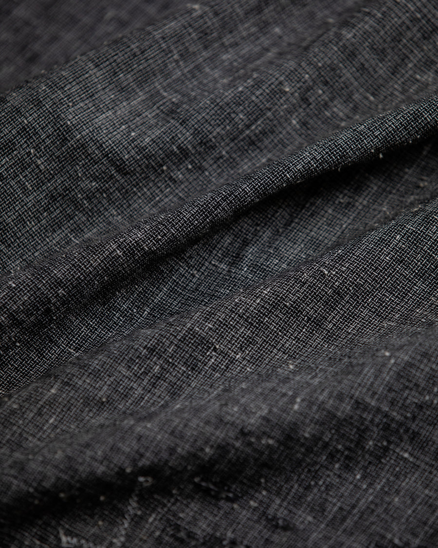 ブラックのリネン生地を使用したリメイクワイドシャツ
