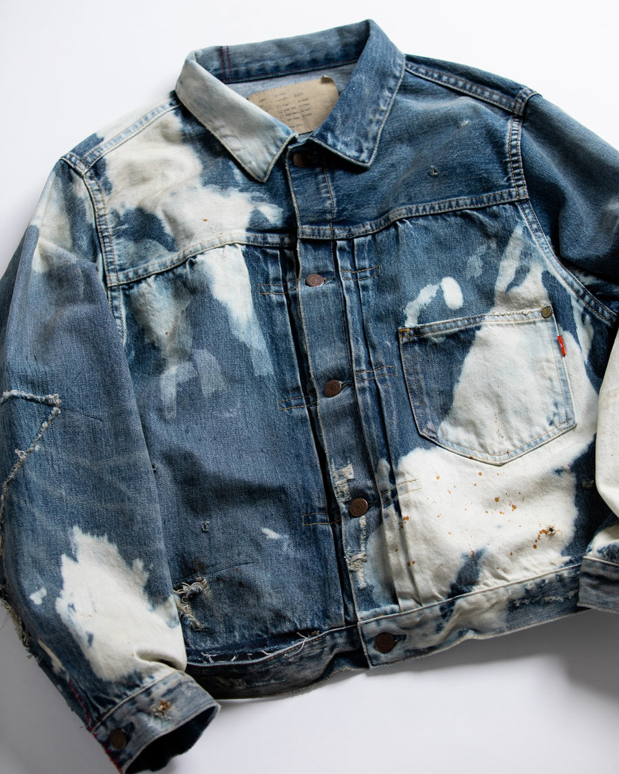 ハードなダメージとリメイクを施したデニムジャケット