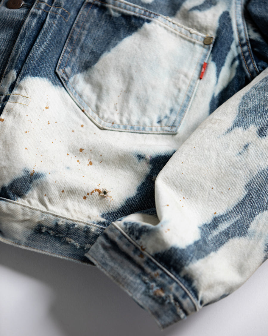 ハードなダメージとリメイクを施したデニムジャケット