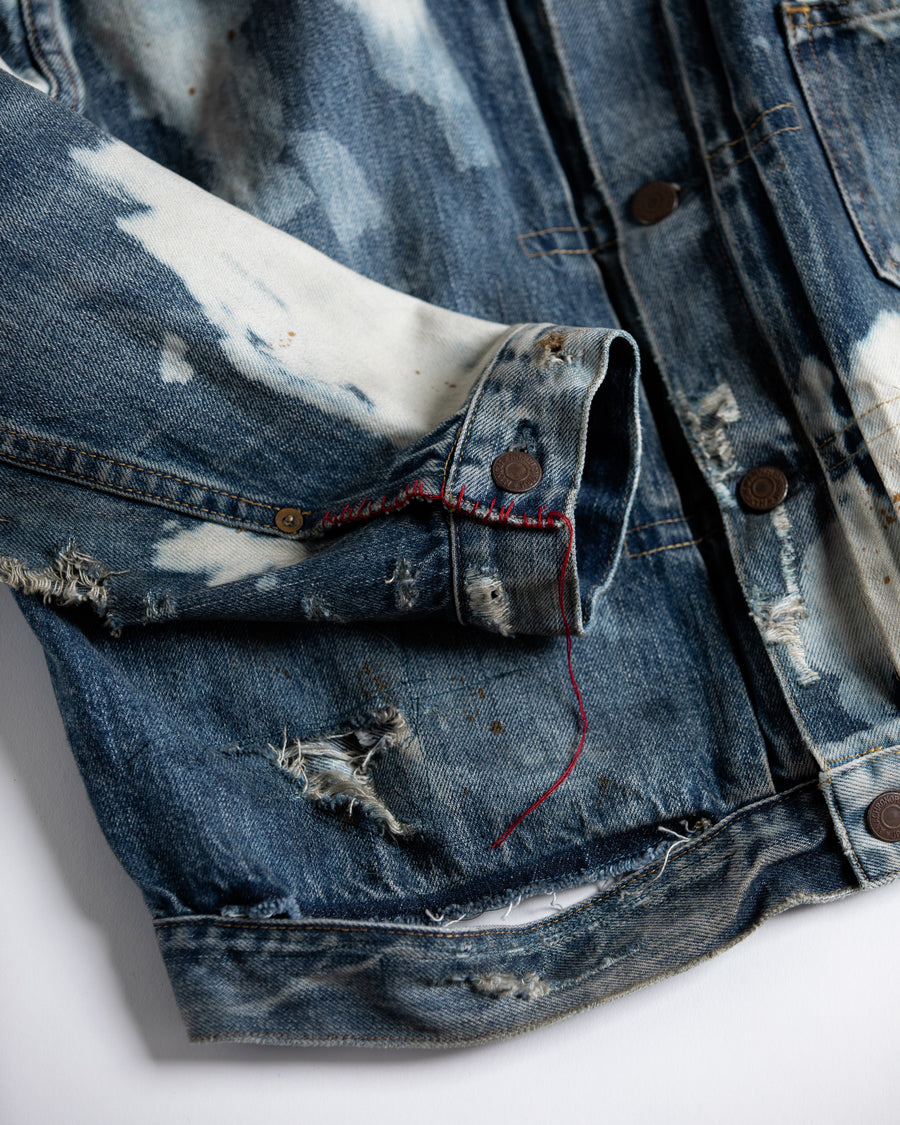 ハードなダメージとリメイクを施したデニムジャケット
