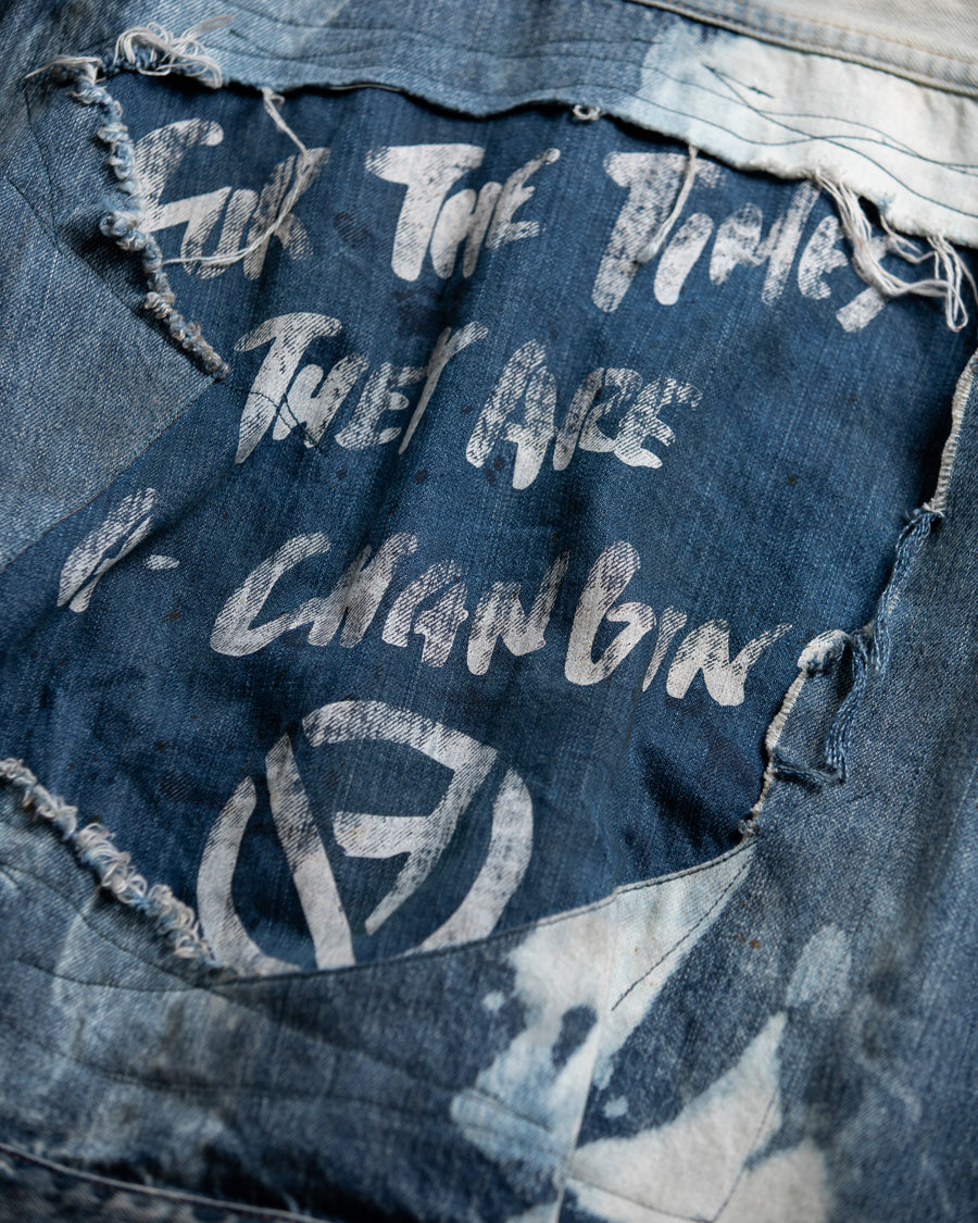 ハードなダメージとリメイクを施したデニムジャケット