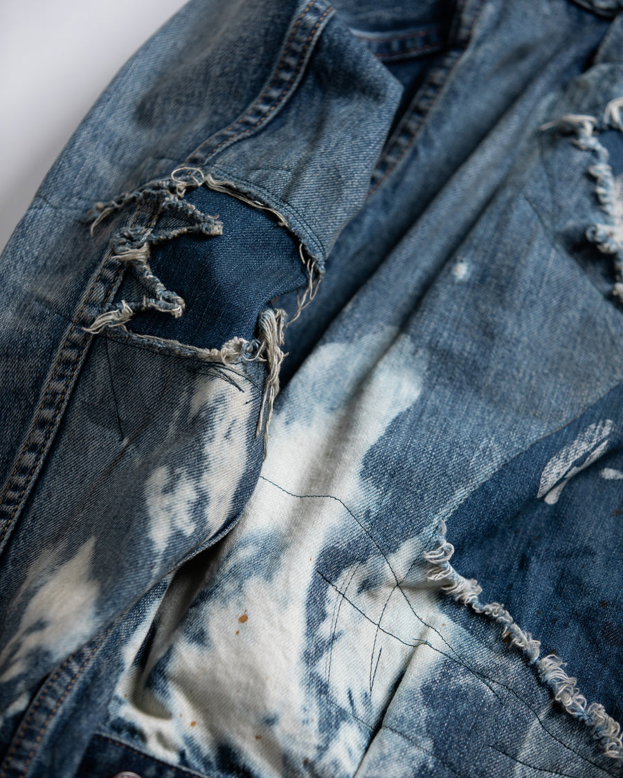 ハードなダメージとリメイクを施したデニムジャケット