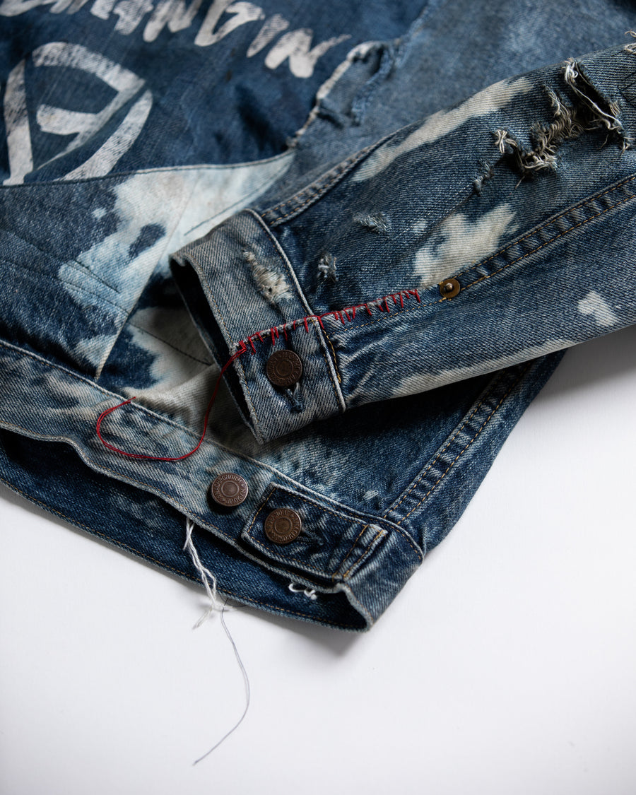 ハードなダメージとリメイクを施したデニムジャケット