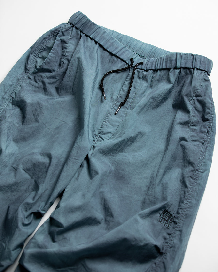 AN344 UTILITY NYLON TUCK EASY PANTS BLUE