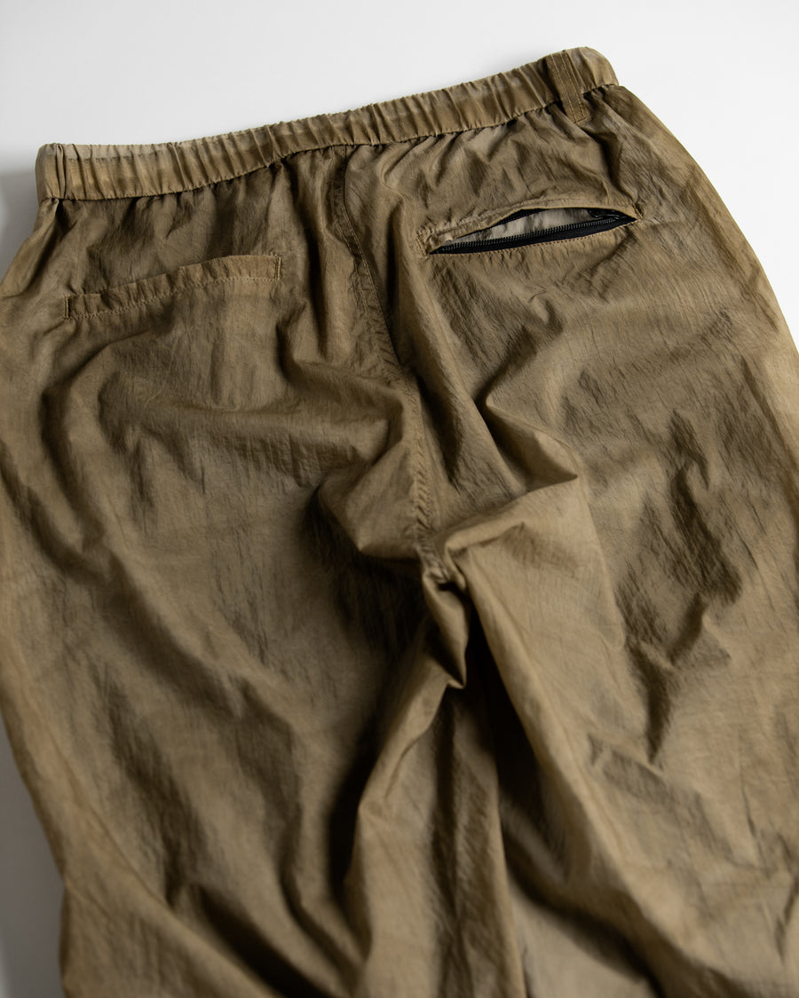 AN344 UTILITY NYLON TUCK EASY PANTS BEIGE