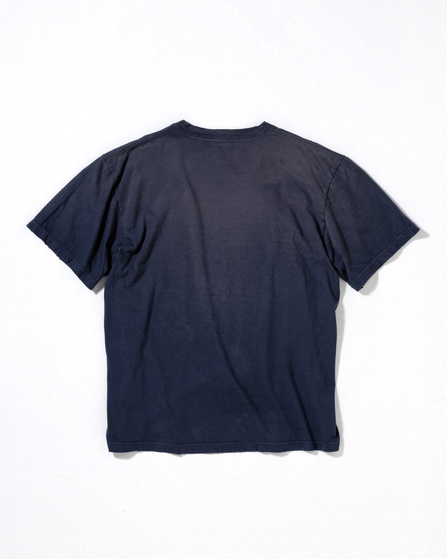 ANACHRONORM フレーム グラフィックTシャツ ダスティネイビー | 5.6oz天竺 アメリカンカルチャーモチーフ 特殊染色 変色加工 一点一点 