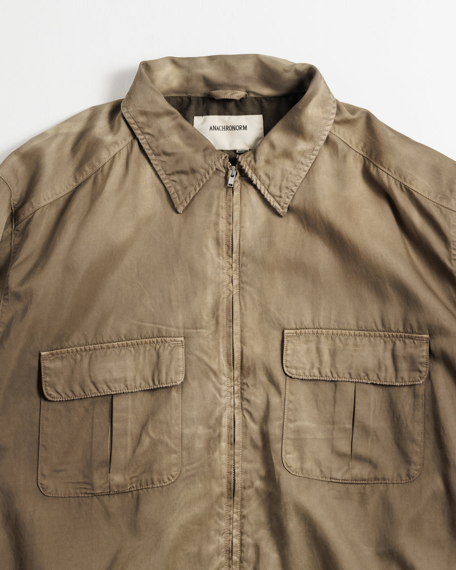 ANACHRONORM レーヨン ドリズラージャケット KHAKI | コットンレーヨンツイル 染色×脱色 光沢 ヴィンテージギャバブルゾン着想 一点一点 日本製