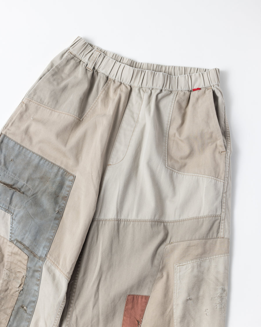 厚手コットンカツラギと綿麻ビエラ生地のパッチワーク詳細 複雑なハンドステッチとリメイク加工のアップ