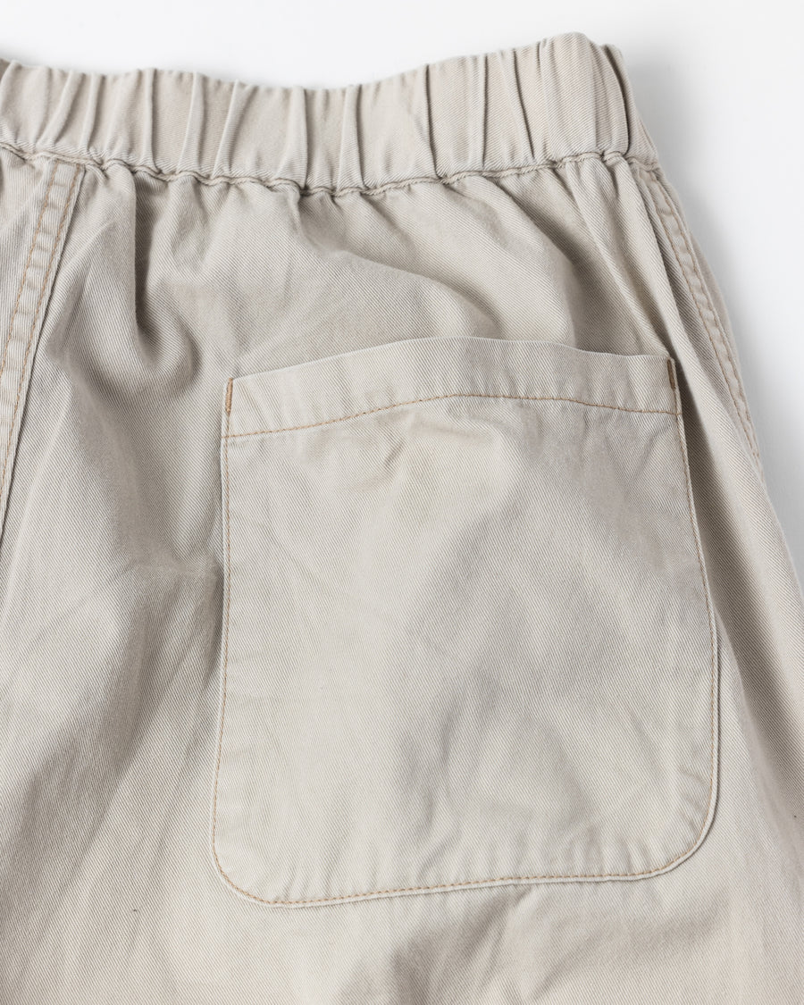 特殊脱色ダメージ加工によるインディゴのムラ感とエイジング表情 破れと補修を繰り返したようなリメイク詳細