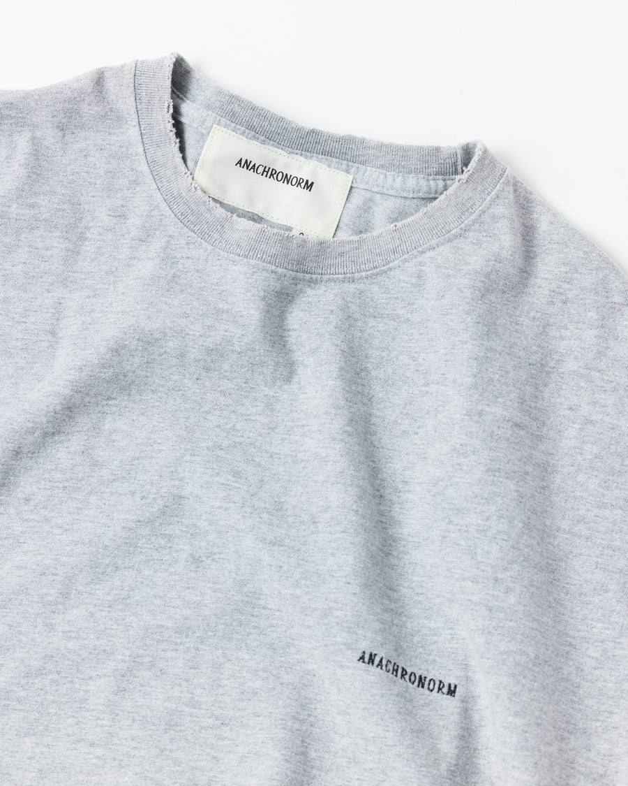 DAMAGED EMB S/S T-S SKY MIX GRAY
