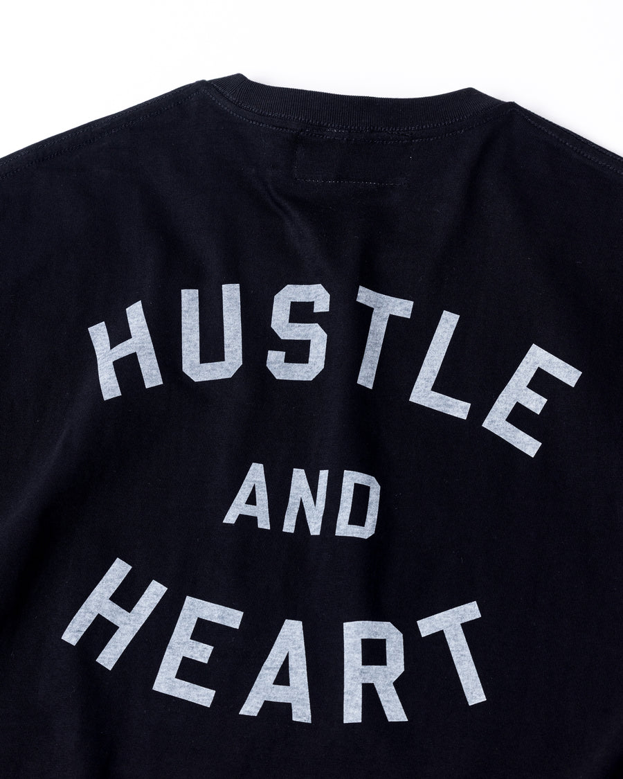 ANACHRONORM × Souvenyr NYC フェイシズ 半袖Tシャツ ブラック | コラボグラフィック ニューヨーク コットン100% 