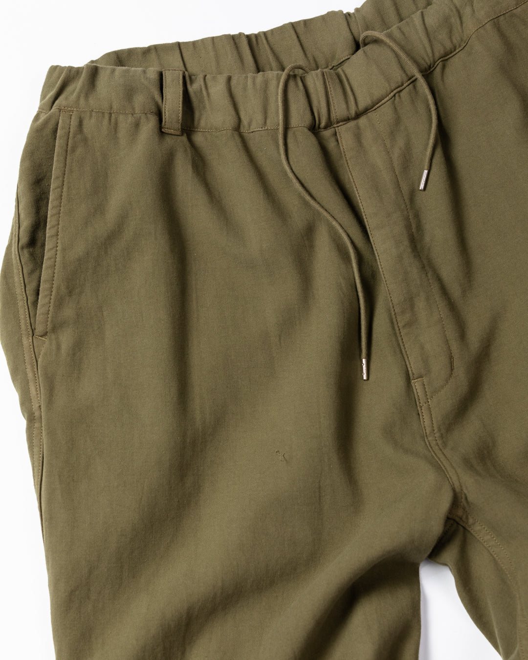 AN236 HEM TUCK EASY PANTS OLIVE – ANACHRONORM