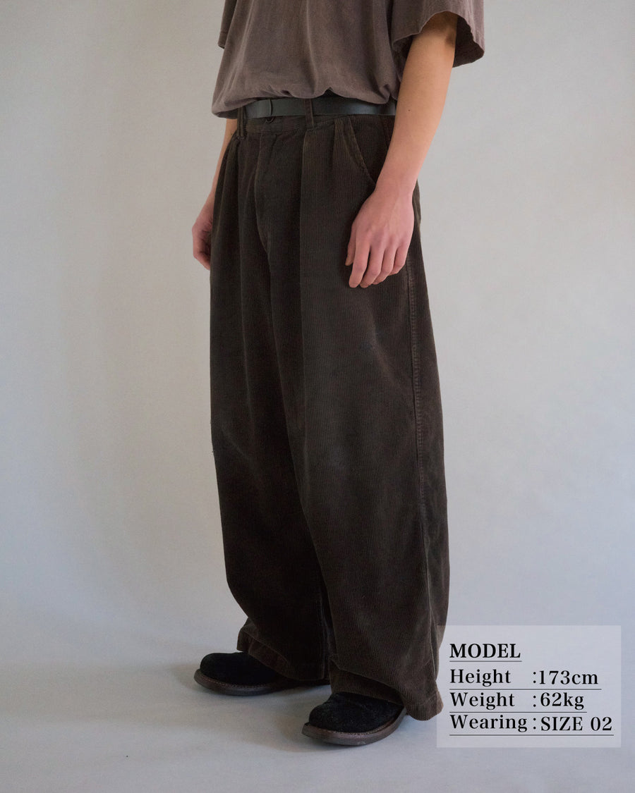 ANACHRONORM コーデュロイ タック ワイドパンツ ブラック | コーデュロイ フロントタック 陰影 素材再構築 一点一点 日本製