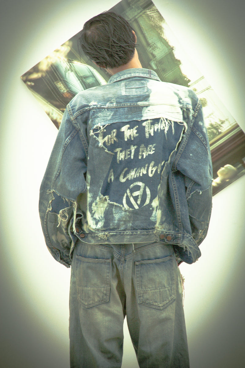 ハードなダメージとリメイクを施したデニムジャケット