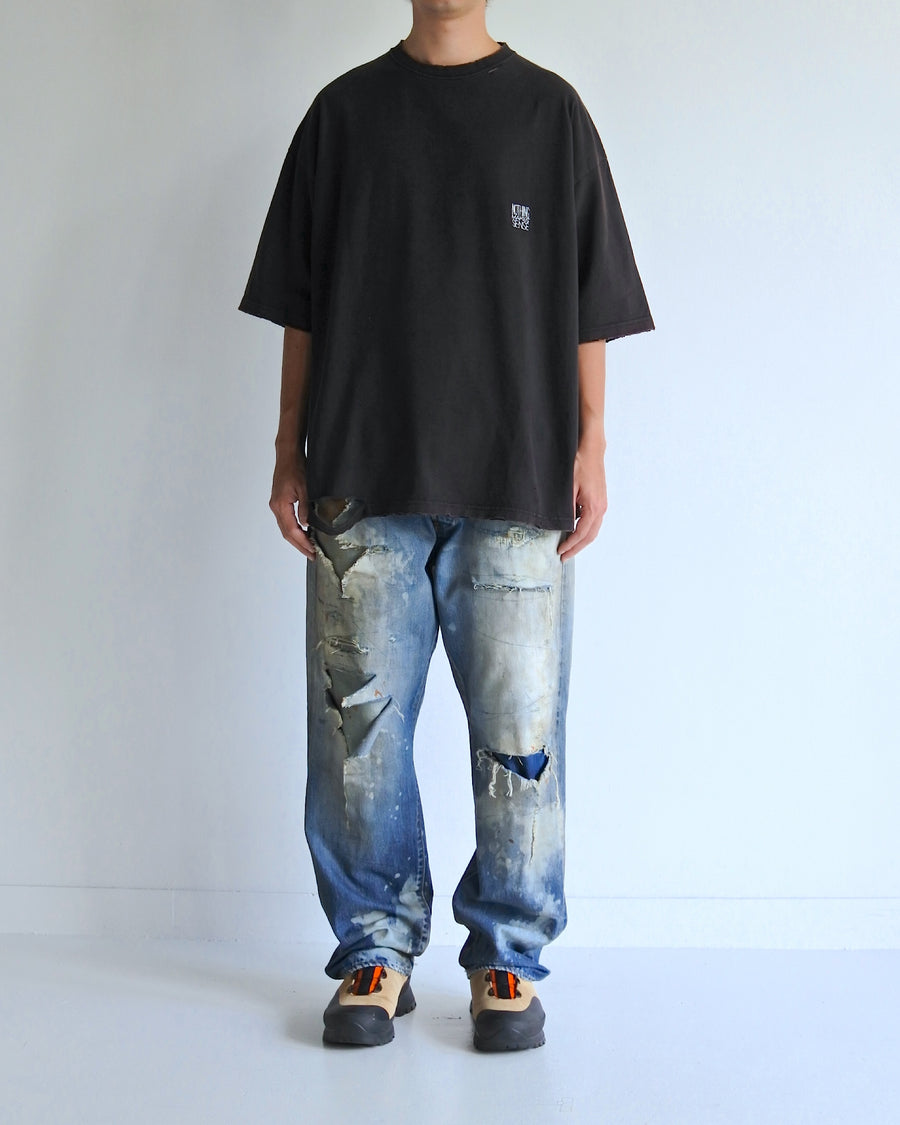 AN361 EMBROIDERY DAMAGED S/S T-S BLACK