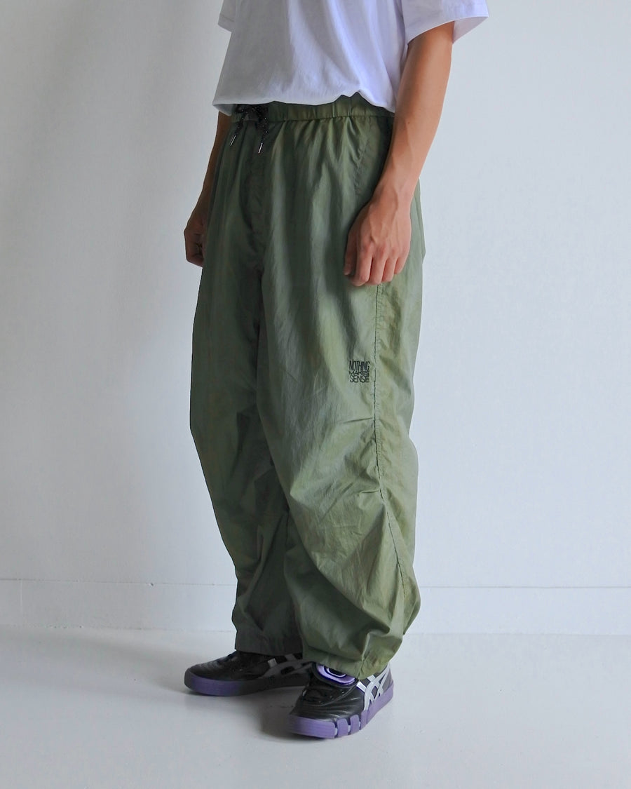 AN344 UTILITY NYLON TUCK EASY PANTS GREEN