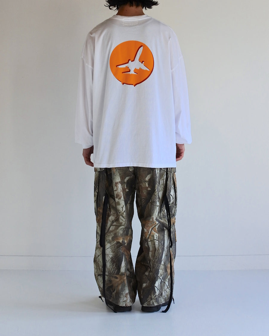 イギリス出身バンドをモチーフにした白色のロングスリーブTシャツ