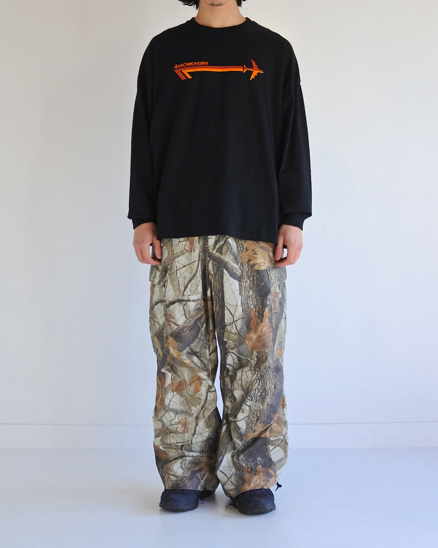 イギリス出身バンドをモチーフにした黒色のロングスリーブTシャツ