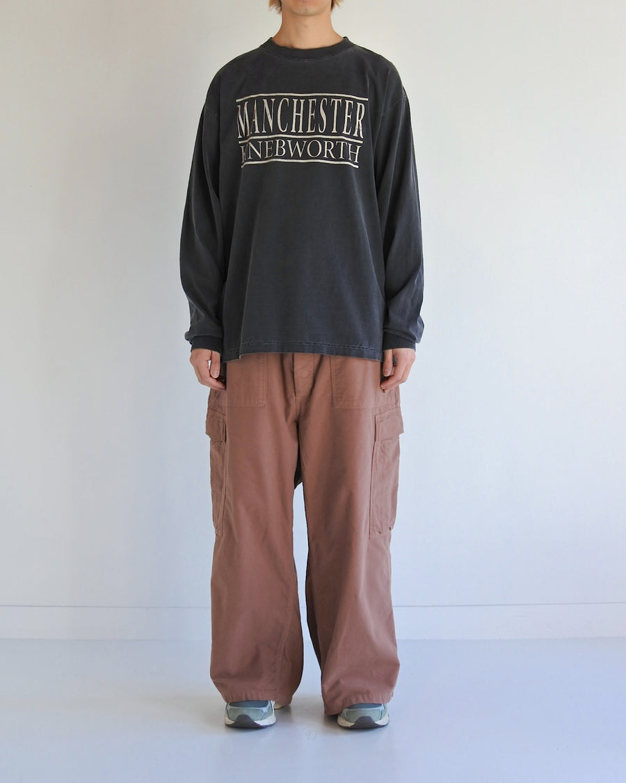 "マンチェスター" "ネブワース"カルチャーの発信源の地をスーベニア風にプリントデザインしブラックに顔料染めしたロンT