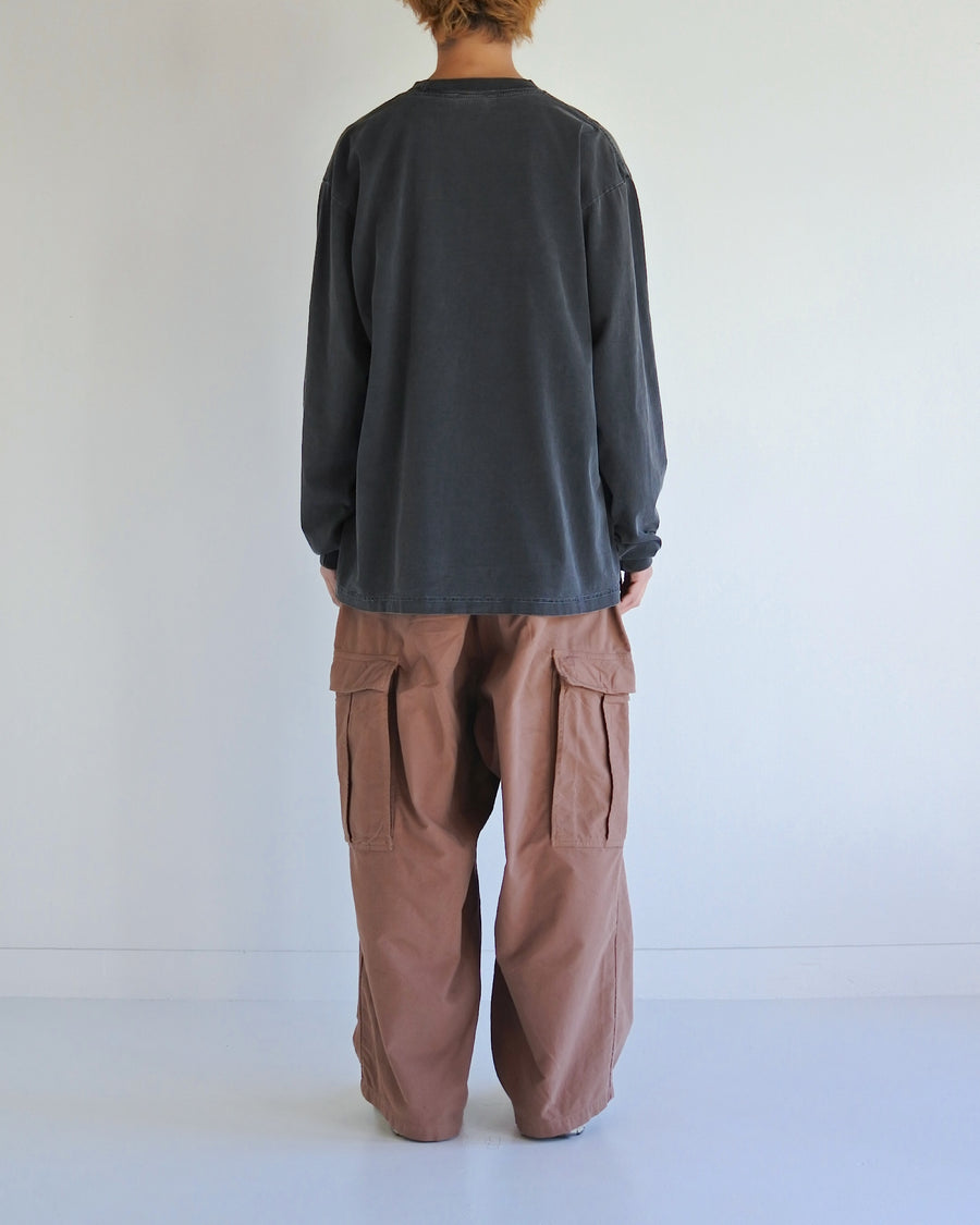 "マンチェスター" "ネブワース"カルチャーの発信源の地をスーベニア風にプリントデザインしブラックに顔料染めしたロンT