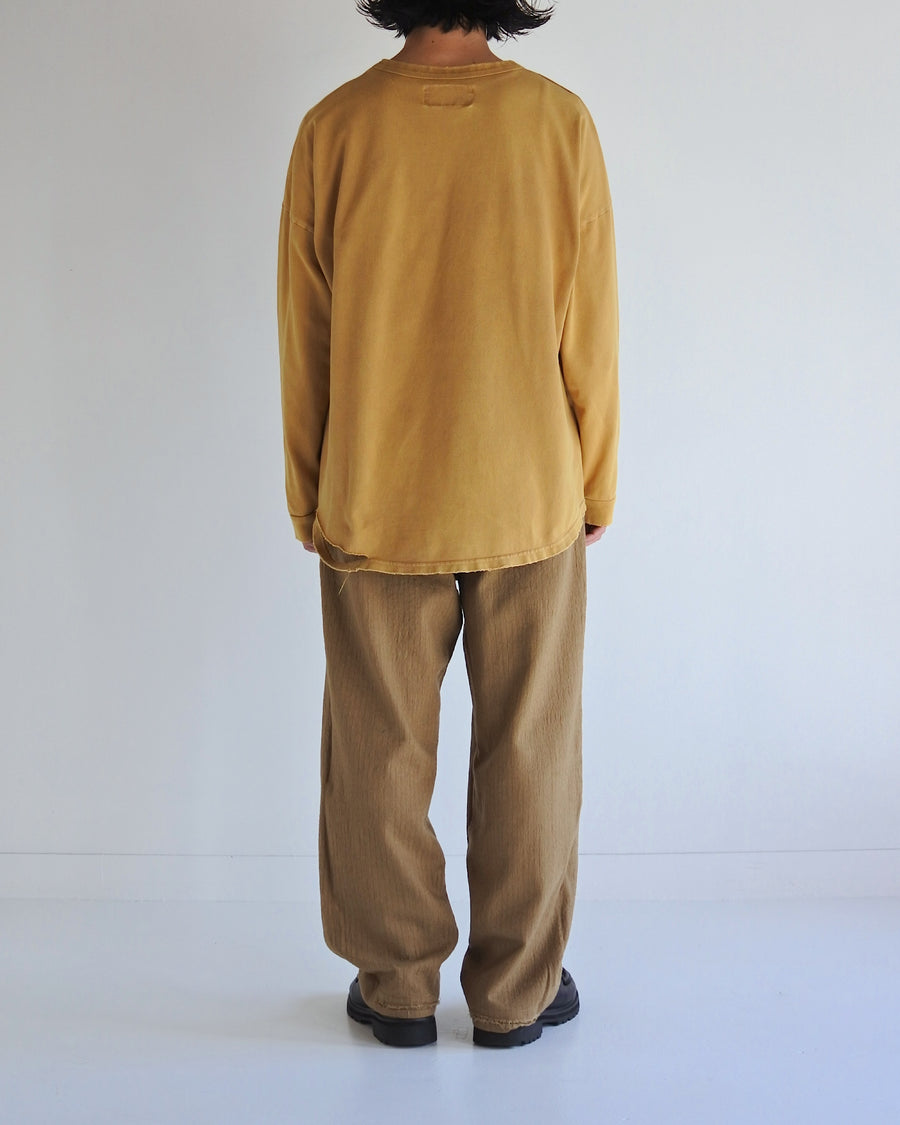 鹿の子生地を使用し硫化染サスティナブルブリーチ加工しダメージを加えたライトブラウン色のロングスリーブTシャツ
