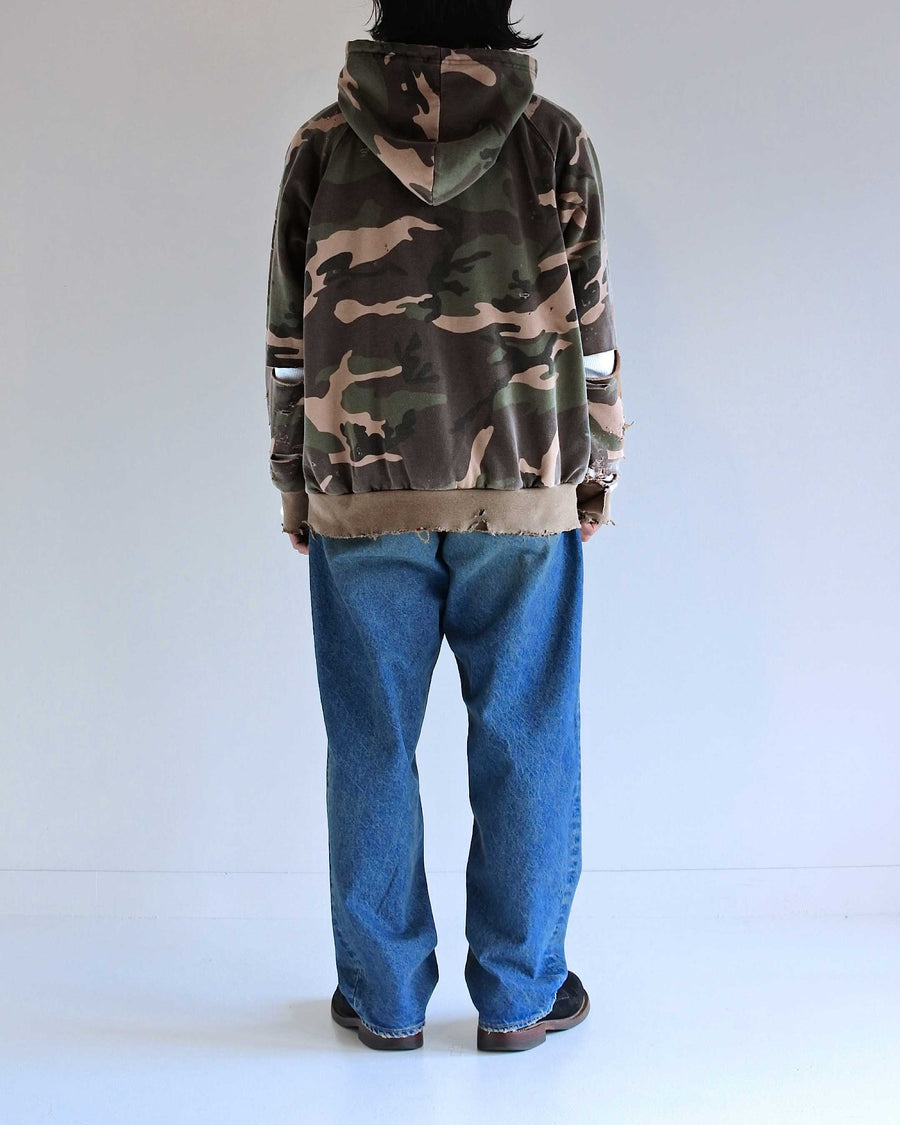 裏毛に保温性を兼ね備えたサーマル地を合わせた迷彩柄のフルジップパーカー