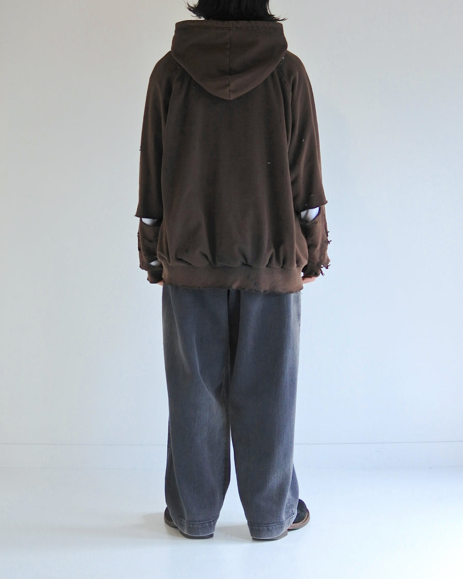 黒色のサーマルスェット生地のハードダメージスウェットパーカー