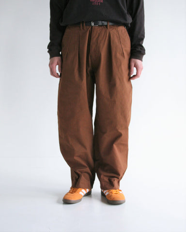 NM-TR04 STANDARD TUCK WIDE TROUSERS BROWN