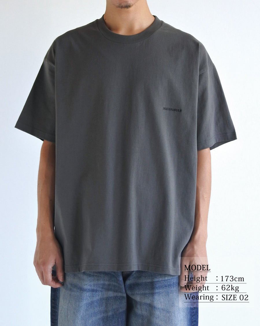 STANDARD EMB S/S T-S CHARCOAL