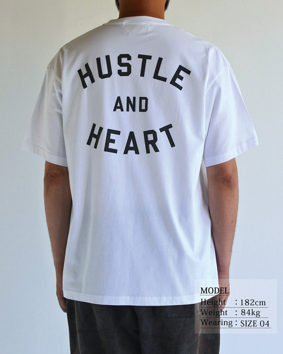 ANACHRONORM × Souvenyr NYC フェイシズ 半袖Tシャツ ホワイト | コラボグラフィック ニューヨーク コットン100%