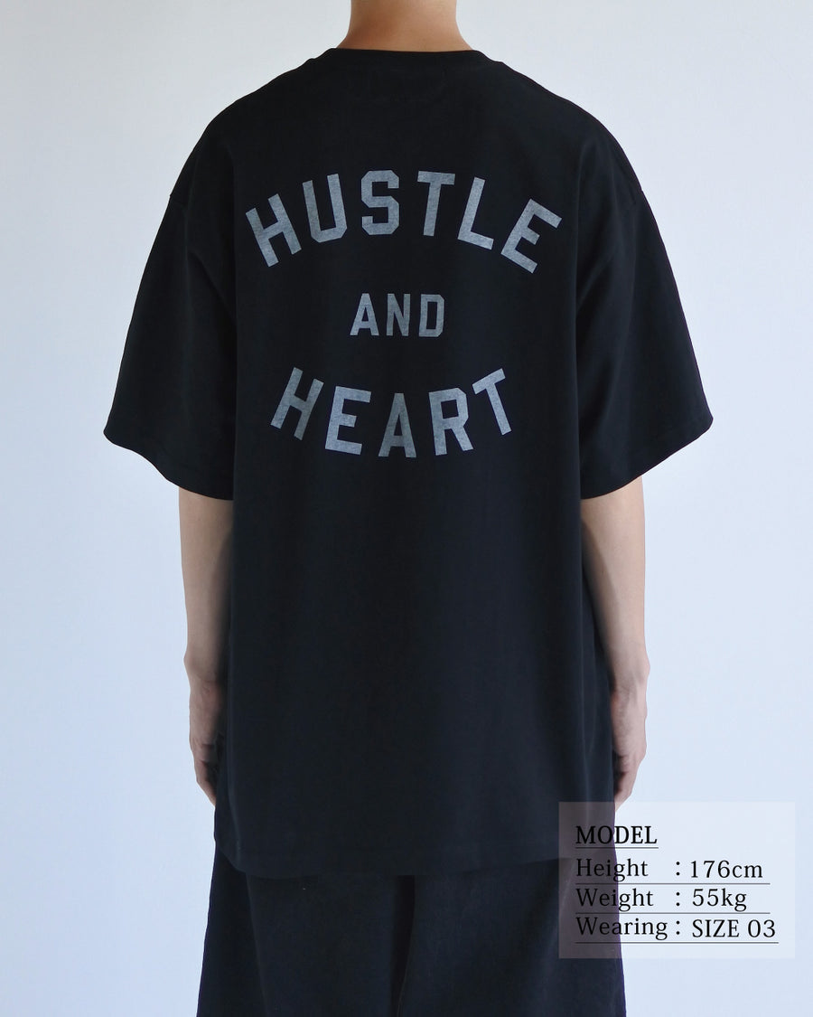 ANACHRONORM × Souvenyr NYC フェイシズ 半袖Tシャツ ブラック | コラボグラフィック ニューヨーク コットン100% 