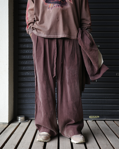 ANACHRONORM レーヨン ドレープ イージーパンツ ボルドー | ストレッチレーヨン ドレープ フィブリル感 バックポケットステッチ ワイドシルエット 日本製